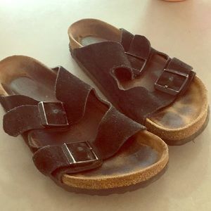 Arizona Birkenstock’s black suede 39